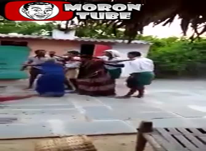 Video :He beheads his wife out of wrath (public warning)